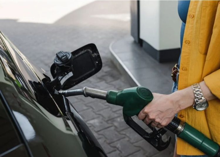 Βενζίνη: Πού θα φτάσει η τιμή της – Οι εκτιμήσεις