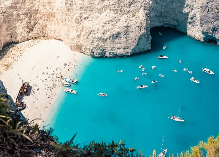 Οι μεγάλοι tour operators βλέπουν και φέτος Ελλάδα