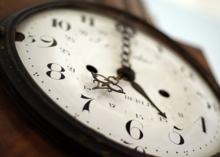 Αλλαγή ώρας: «Αντίστροφη μέτρηση» για να πάμε τα ρολόγια μπροστά