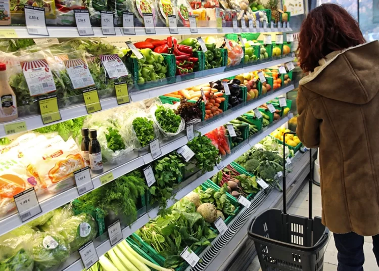 Γιατί παραμένει η ακρίβεια στα τρόφιμα ενώ υποχωρεί ο πληθωρισμός