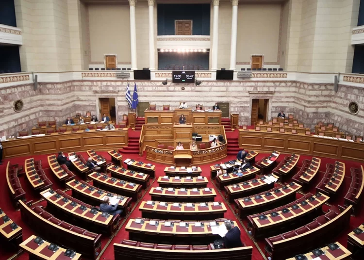 Στη Βουλή το «φρένο» στο κόμμα Κασιδιάρη – Εφαρμογή και για τη Χρυσή Αυγή