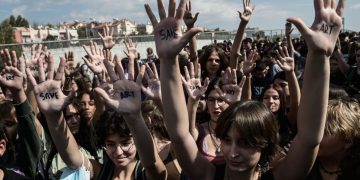 Κυβέρνηση Μητσοτάκη: Ποινικοποιούν τις μαθητικές κινητοποιήσεις