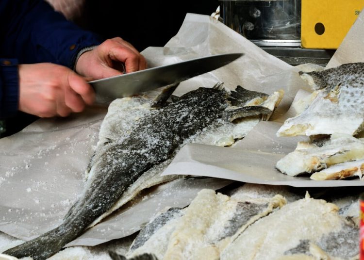 Τραπέζι 25η Μαρτίου: Πόσο θα πληρώσουμε τον μπακαλιάρο- Οδηγίες για σωστή αγορά