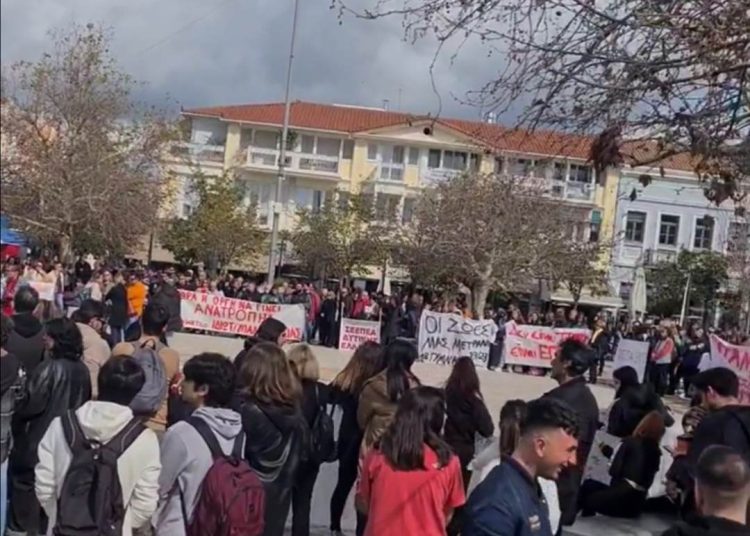 Ηλεία: Πλήθος κόσμου στην διαμαρτυρία για τα Τέμπη-Μαζικές οι κινητοποιήσεις