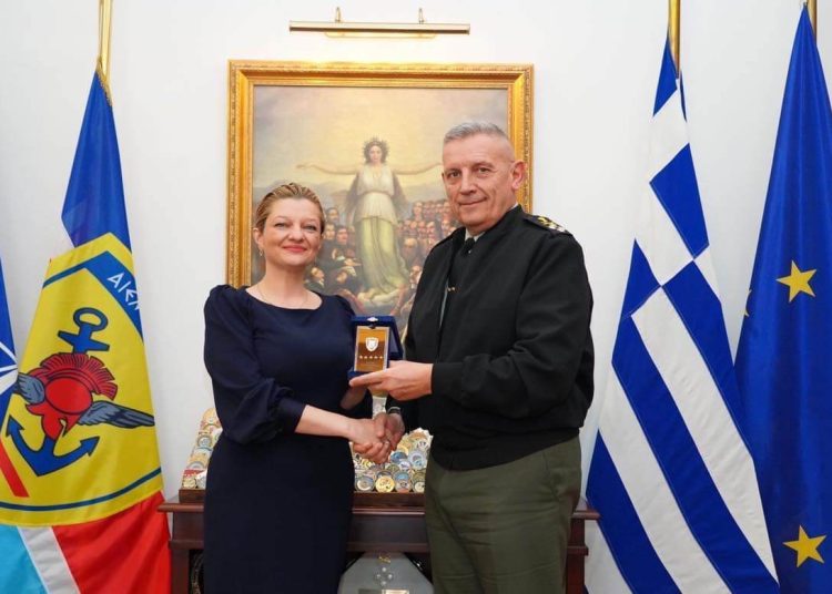 Δ. Αυγερινοπούλου: Συνάντηση με τον Αρχηγό ΓΕΕΘΑ Στρατηγό Κ. Φλώρο