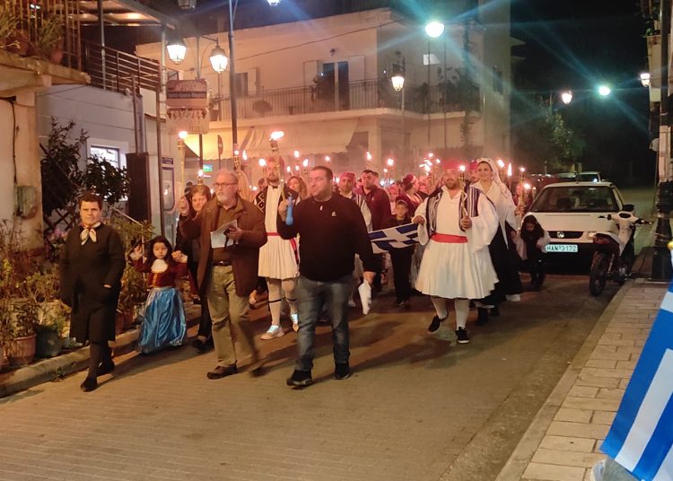 Μακρίσια: Εντυπωσιακό το έθιμο της λαμπαδιδοδρομίας