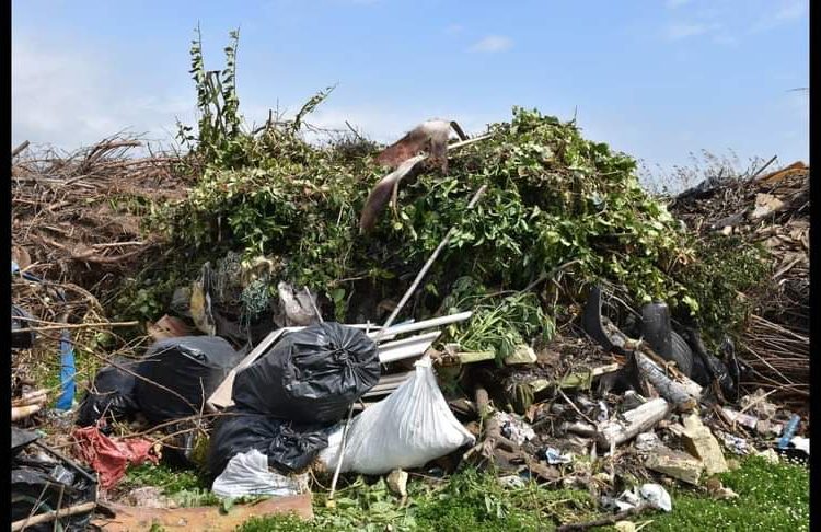 Σπιάτζα: Όχημα του δήμου πέταξε σκουπίδια-Συνελήφθη ο Αντιδήμαρχος Πύργου