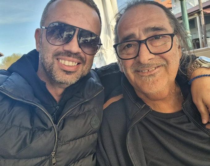 Βασίλης Καρράς: Αδυνατισμένος και αγνώριστος έναν χρόνο μετά την περιπέτεια με την υγεία του