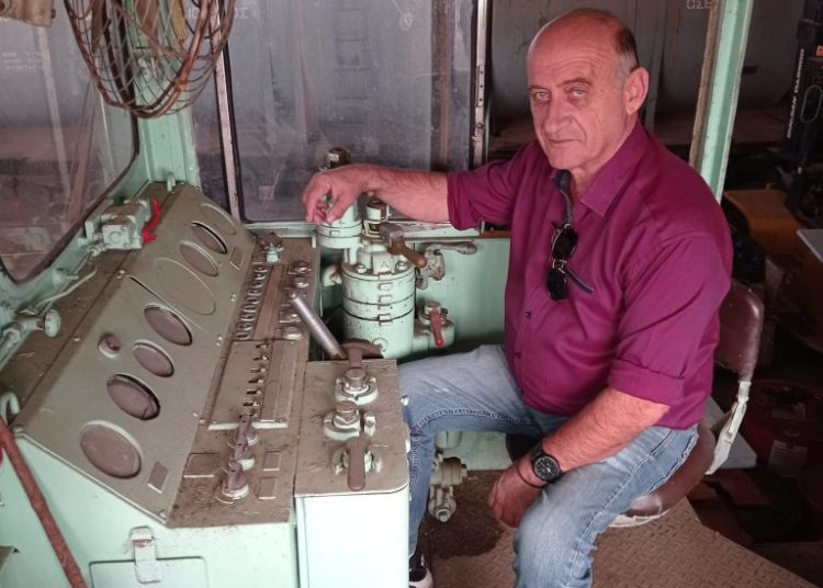 Δυστύχημα τρένων: Νεκρός ο μηχανοδηγός Γιώργος Κουτσούμπας από την Αμαλιάδα