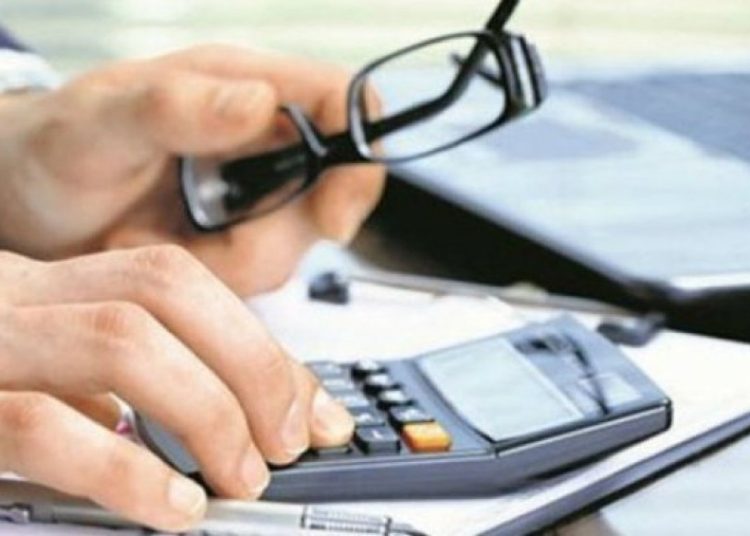 Ελεύθεροι επαγγελματίες: Σύνταξη ή παραγραφή χρεών; Το σχέδιο του ΕΦΚΑ