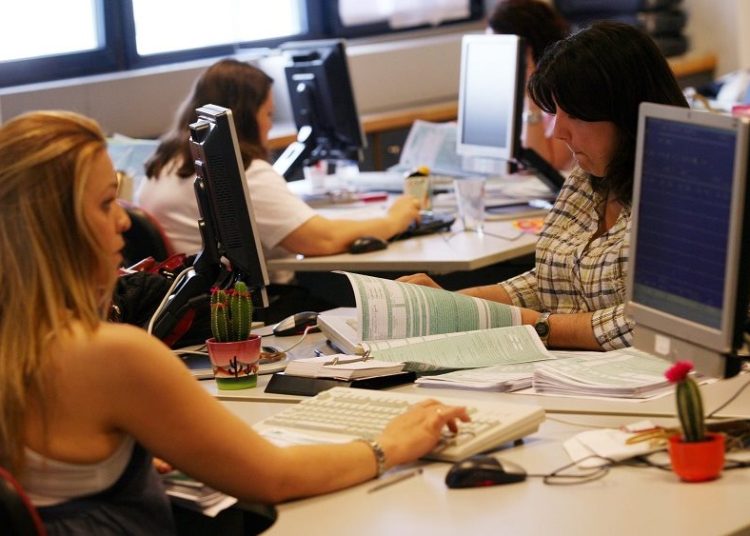 Αντίστροφη μέτρηση για φορολογικές δηλώσεις και ΕΝΦΙΑ