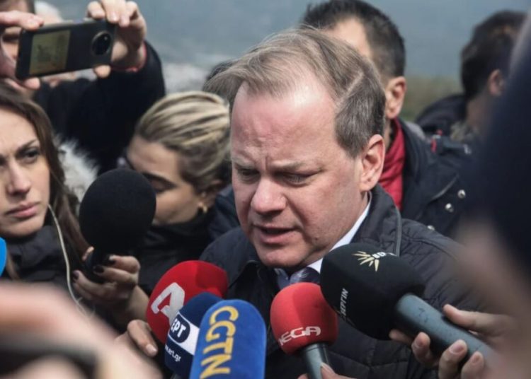 Χωρίς αιδώ: Παραιτήθηκε από υπουργός, αλλά κατεβαίνει για βουλευτής ο Καραμανλής!