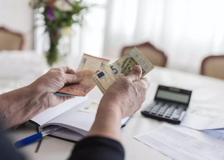 ΕΦΚΑ – Επικουρικές συντάξεις: Πότε θα πάρουν τα αναδρομικά οι δικαιούχοι