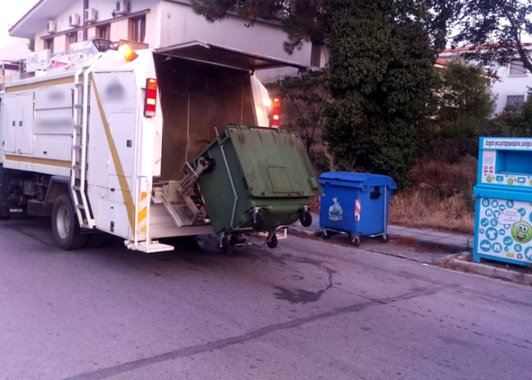 Γαστούνη: Παρασύρθηκε από ΙΧ υπάλληλος καθαριότητας σε απορριμματοφόρο
