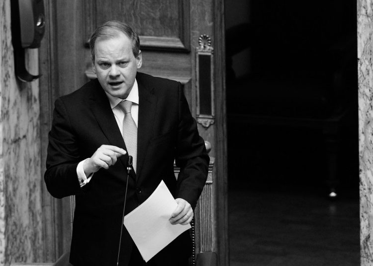 Μήνυση κατά του Καραμανλή καταθέτει πατέρας που έχασε τον γιο του