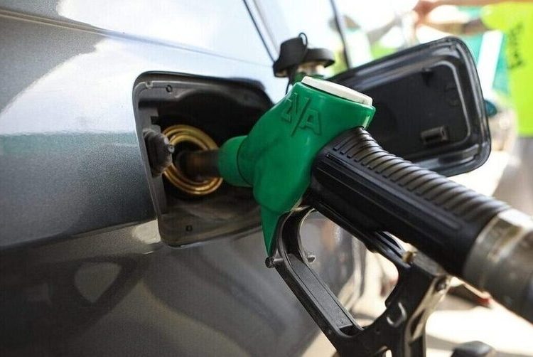 Καύσιμα: Παντού πέφτει η τιμή, στην Ελλάδα παίζουν χρηματιστήριο Λάτσης-Βαρδινογιάννης