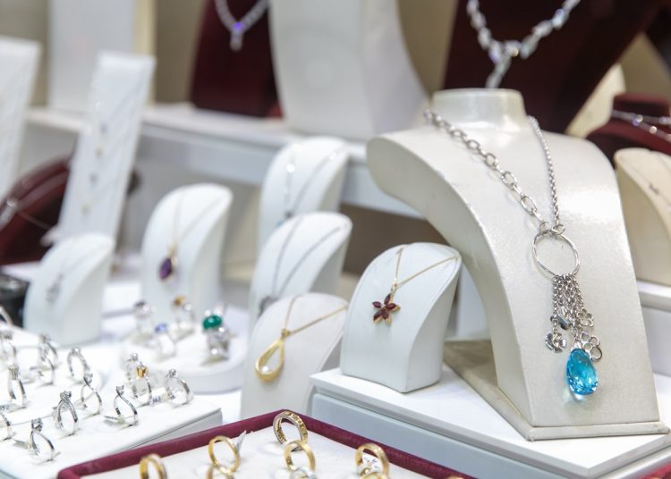 Γαστούνη: 100.000 ευρώ σε κοσμήματα έκλεψαν ληστές