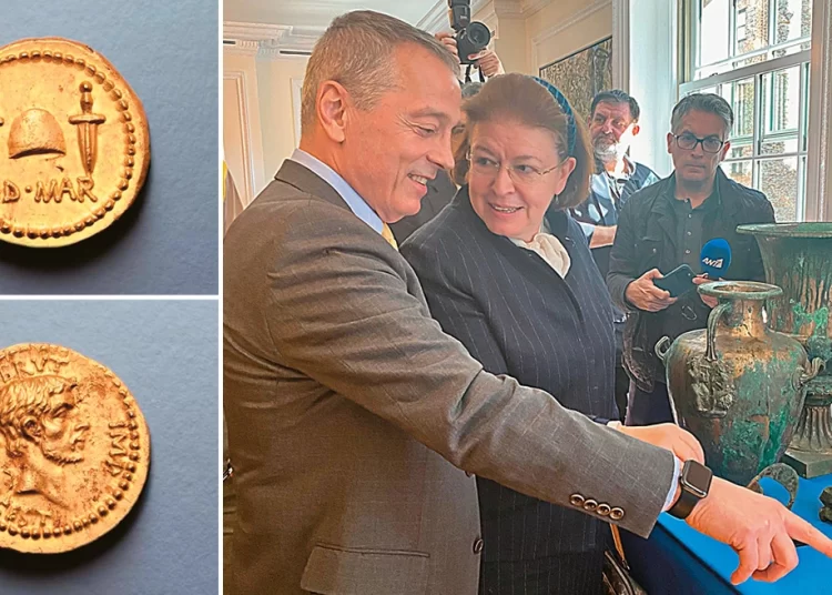 Επέστρεψε στην Ελλάδα το αξίας $4 εκατ. χρυσό νόμισμα της δολοφονίας του Καίσαρα