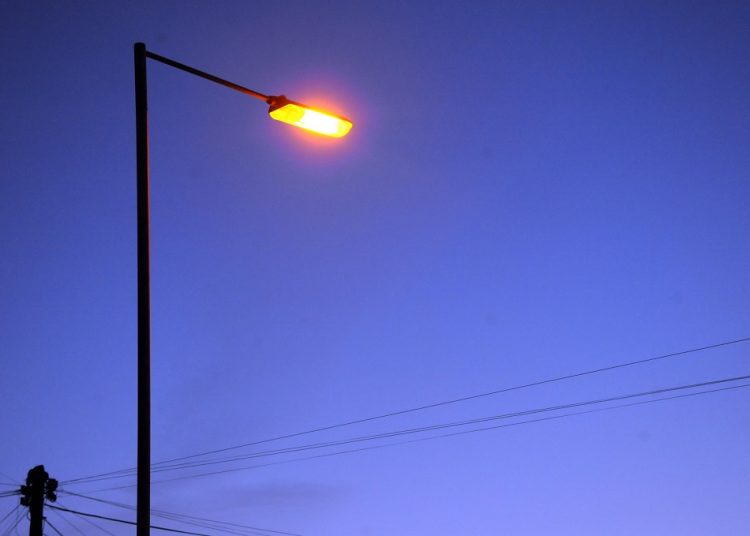 Πύργος: Η διασταύρωση Λαμπετίου στα σκοτάδια-Μόνο δυο φώτα λειτουργούν