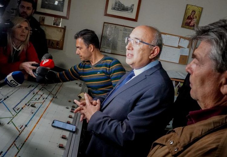 Κυβερνητικός διασυρμός στον αέρα: Άλλα έλεγε ο υφυπουργός άλλα ο σταθμάρχης