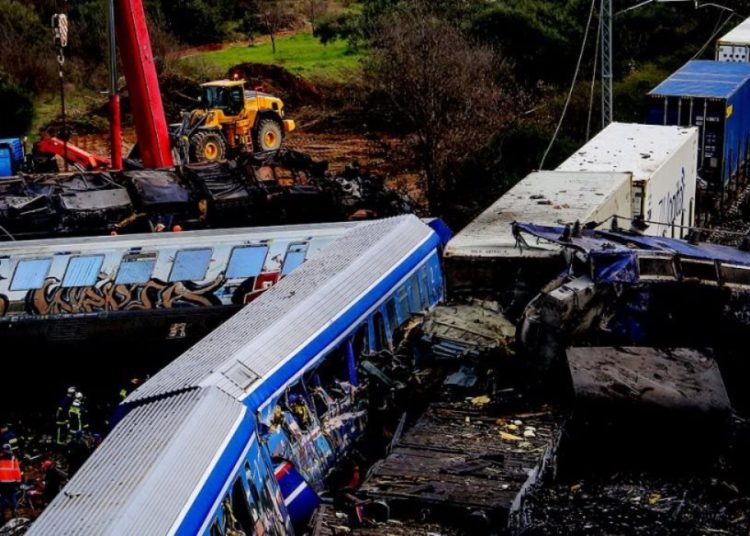 Τέμπη: Θα τα ρίξει στον διευθυντή που σκοτώθηκε στο τροχαίο ο επιθεωρητής – «Εγώ πρότεινα βάρδιες – Ο Χρυσάγης ενέκρινε»