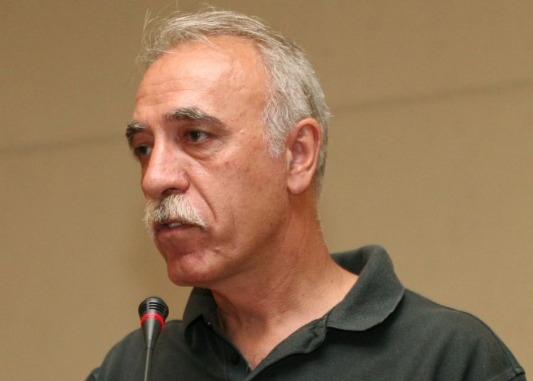 Προπηλάκισαν τον Δημήτρη Βίτσα σε συγκέντρωση διαμαρτυρίας για τα Τέμπη