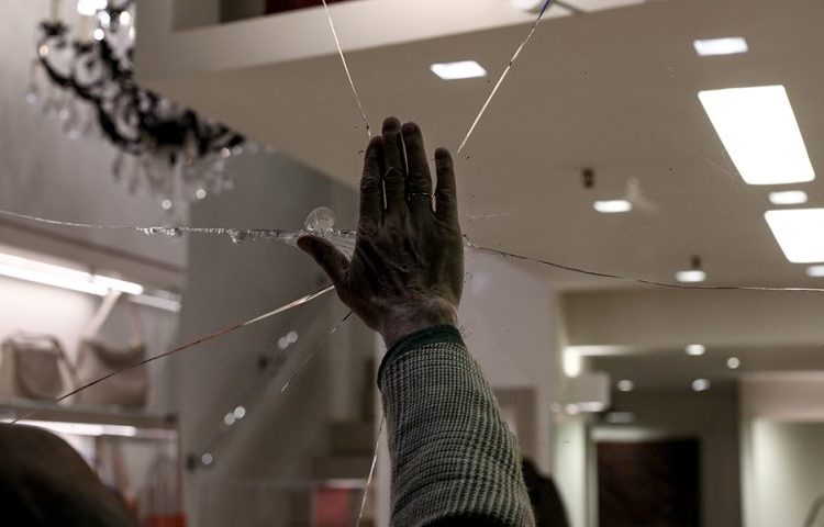 Πύργος: Τα έκανε γυαλιά καρφιά σε βενζινάδικο & έκλεψε 4 χιλιάδες ευρώ