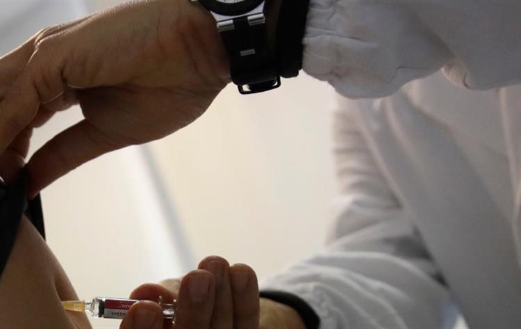 ΕΟΦ – Εμβόλια κορονοϊού: Αναφορές για 69 θανάτους στην Ελλάδα