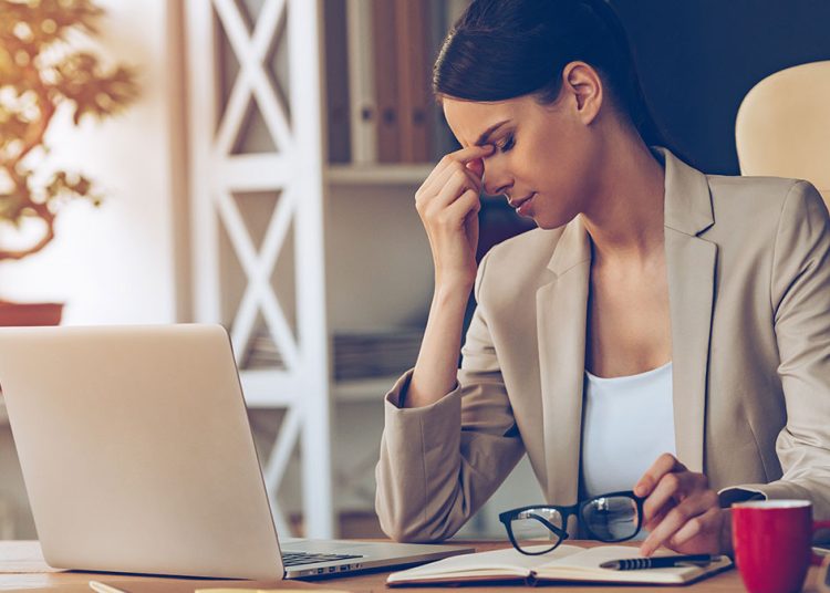 Δεν κοιμηθήκατε καλά; Τι να κάνετε την επόμενη μέρα για να αποφύγετε την εξάντληση – Τέσσερα tips