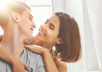 Αγκαλιά: Το θαυματουργό άγγιγμα που διώχνει το στρες και τον πόνο