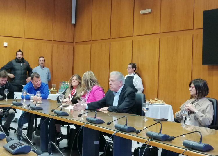 Συνάντηση Αβραμόπουλου με Ηλείους δημοσιογράφους: Διαβασμένος στα προβλήματα της περιοχής-Αιχμηρός για πολλά