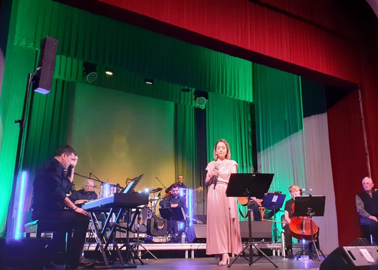 Μουσική πανδαισία στο θέατρο “Απόλλων” με την ορχήστρα “Τα χρώματα της Ήλιδας”