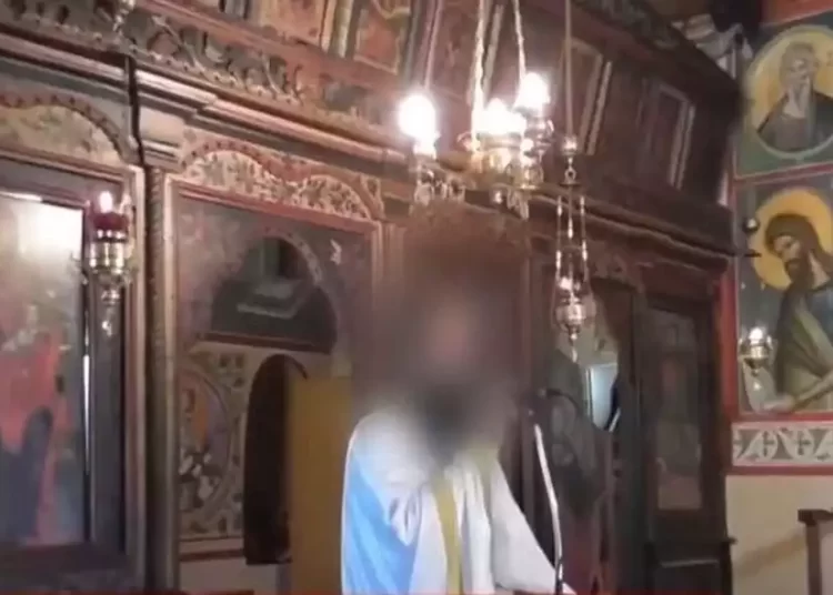 Ιερέας καυγάδισε με άνδρα που νόμιζε πως ήταν εραστής της συζύγου του – Η πρεσβυτέρα τον κατηγορεί για «χειροδικίες» σε βάρος της