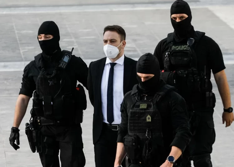 Ο Μπάμπης Αναγνωστόπουλος έχει… θαυμάστριες, «δέχεται χιλιάδες ερωτικά γράμματα στη φυλακή»