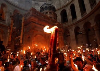 Άγιο Φως: Πότε θα φτάσει στην Ελλάδα – Πώς θα μεταφερθεί στην υπόλοιπη χώρα