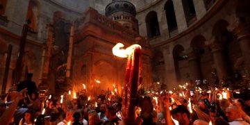 Άγιο Φως: Πότε θα φτάσει στην Ελλάδα – Πώς θα μεταφερθεί στην υπόλοιπη χώρα