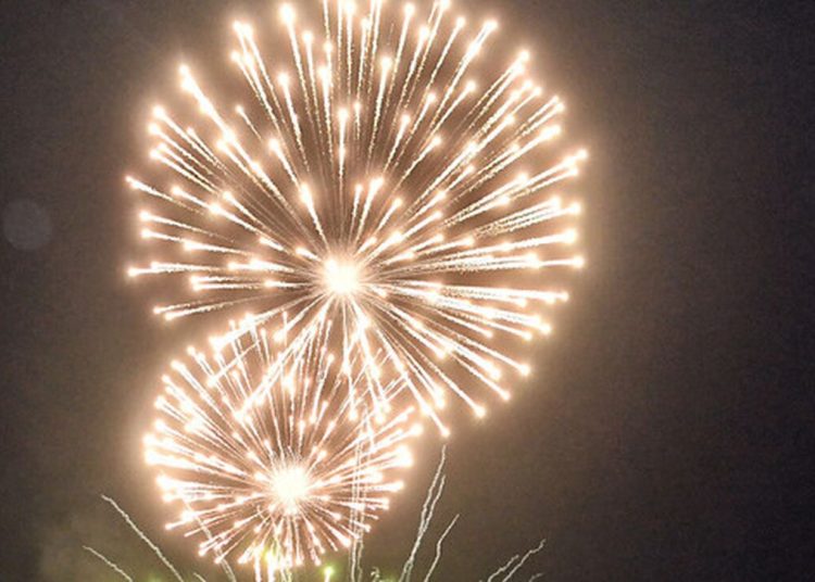 Στους οκτώ οι τραυματίες από βεγγαλικά – Ανάμεσά τους τέσσερα παιδιά