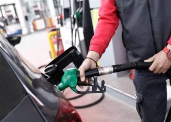 Τιμή καυσίμων: Μεγάλη πτώση διεθνώς αλλά στην Ελλάδα με το…ζόρι πέφτει!