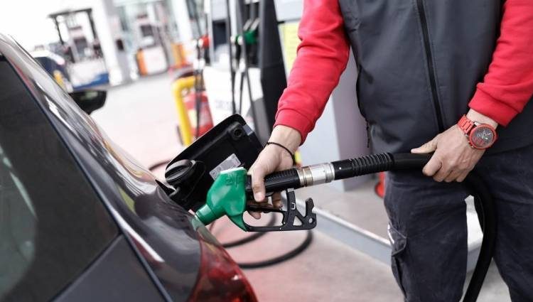 Τιμή καυσίμων: Μεγάλη πτώση διεθνώς αλλά στην Ελλάδα με το…ζόρι πέφτει!