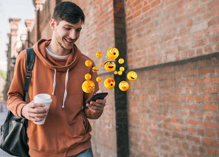 Κινητό: Ο λόγος που πρέπει να σταματήσουμε να σκρολάρουμε στο μπάνιο – Δεν τον φαντάζεστε