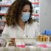 Υγεία σε κατάρρευση-Oι ασθενείς ζητούν συμβουλές στα φαρμακεία
