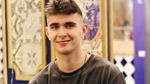 Eurovision: Αναχώρησε για το Λίβερπουλ ο Victor Vernicos