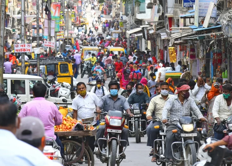 Ινδία: Έγινε η πολυπληθέστερη χώρα του κόσμου – Άναψε φωτιές το «ρατσιστικό σκίτσο» του Der Spiegel