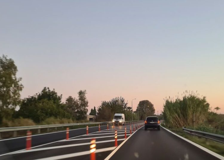 Καβάσιλα: Τροχαίο με εγκλωβισμένο ζευγάρι σε αμάξι