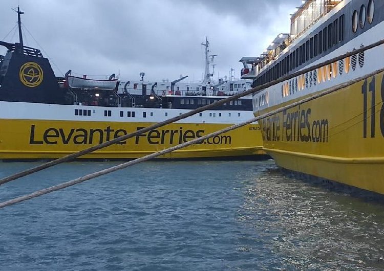 Κυλλήνη: Συγκρούστηκαν πλοία από τους ισχυρούς ανέμους