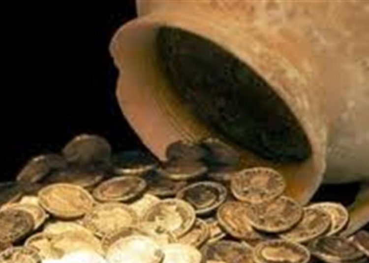ΠΥΡΓΟΣ: Βρήκαν πιθάρι με χρυσές λίρες στο Επαρχείο κοντά στο μνημείο του Άγνωστου Στρατιώτη