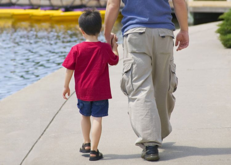 Σε ισχύ η άδεια πατρότητας 14 ημερών