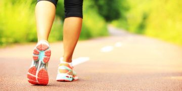 Πόσα βήματα πρέπει να κάνουμε για να ζήσουμε περισσότερο – Λιγότερα από όσα νομίζετε!