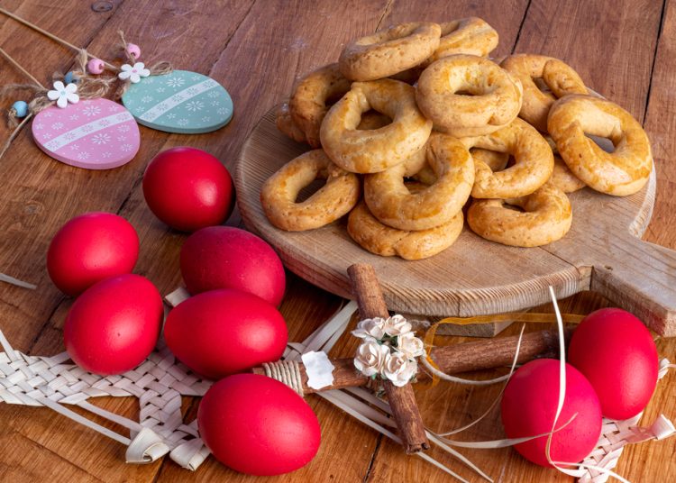 Φτιάχνουμε τα πιο νόστιμα πασχαλινά κουλουράκια