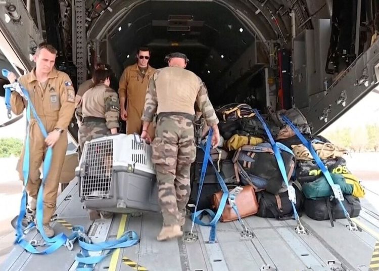 Απεγκλωβίστηκαν ακόμα δέκα Έλληνες από το Σουδάν